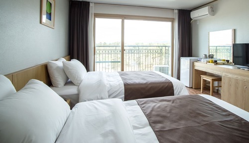 Twin Room, Mountain View