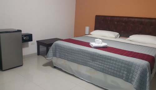 Suite Confort, 1 cama de matrimonio grande, baño privado, en esquina