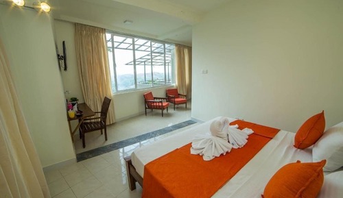Habitación triple Deluxe, vistas a la montaña, junto a la piscina
