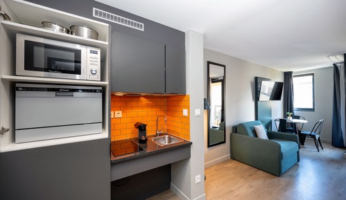 Estudio, balcón (3 persons)