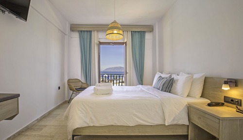Twin or double STANDARD room with Sea view