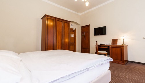 Habitación básica con 1 cama doble o 2 individuales
