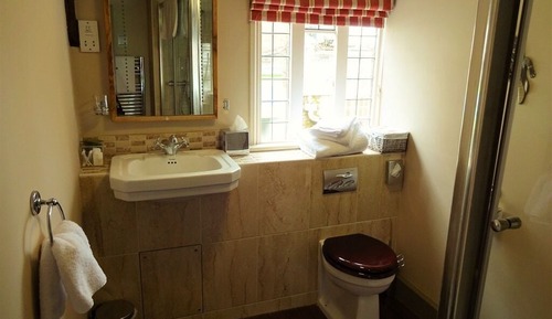 Habitación doble, baño privado (DBL)