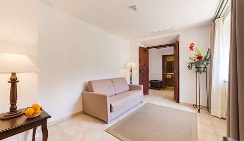 Suite, 1 cama de matrimonio grande, vistas a la piscina (Ground Floor)