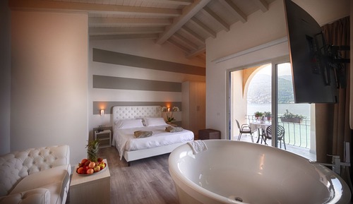 Suite, balcón, vistas al lago