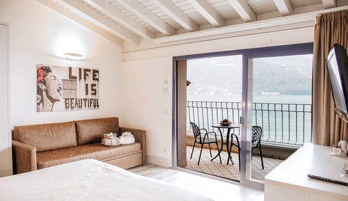 Habitación Deluxe con 1 cama doble o 2 individuales, balcón, vistas al lago