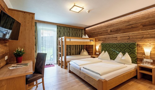 Habitación familiar (2 Adults + 2 Children)