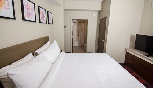 Suite, 1 cama de matrimonio grande, no fumadores (mob/hearing acc w/ roll-in shower)