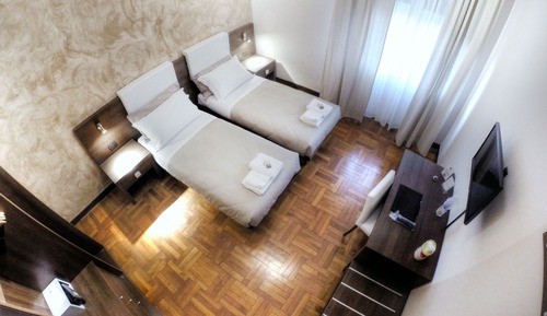 Habitación con 1 cama doble o 2 individuales, no fumadores, baño privado (bagno esterno)