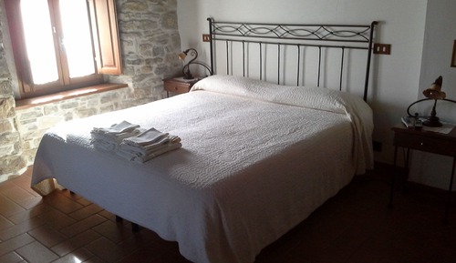 Habitación tradicional con 1 cama doble o 2 individuales, baño privado, vistas a la montaña
