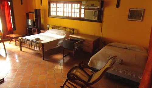 Suite familiar, varias camas, vistas al patio