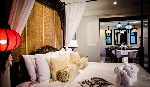 Riverfront Colonial Suite