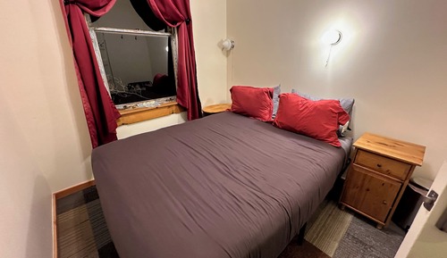 Habitación básica doble, 1 cama de matrimonio, baño privado