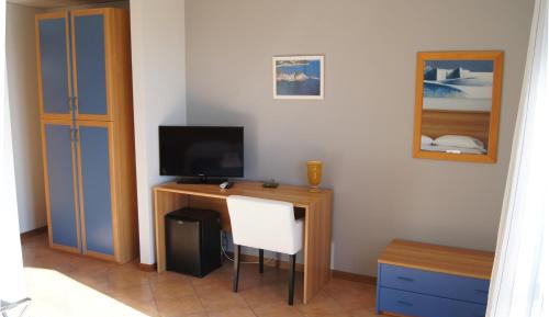 Economy Triple Room
