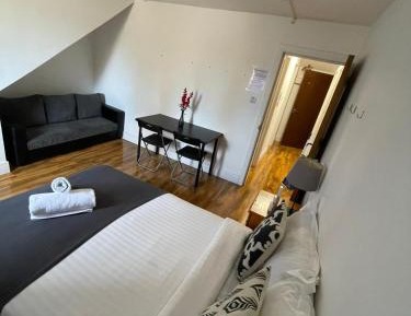 Basic Triple Room with Shared Bathroom