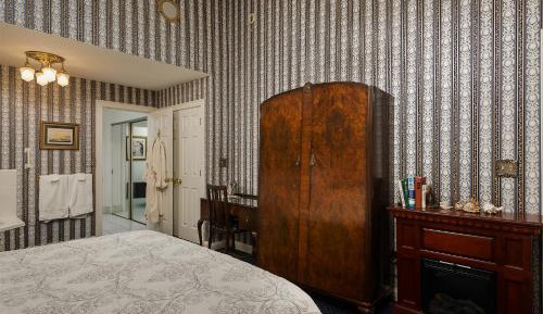 King Suite with Spa Bath