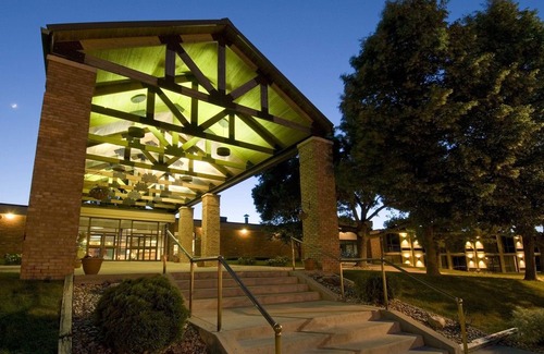 Okoboji Hotel | Arrowwood Resort and Conference Center