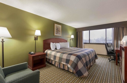 Rochelle Park Hotel | Ramada by Wyndham Rochelle Park Near Paramus