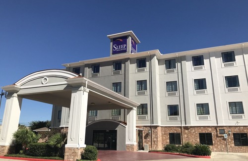 Wetmore Hotel | Sleep Inn and Suites at Six Flags