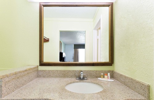 Washington Hotel | Days Inn by Wyndham Washington