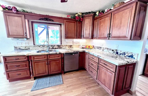 Salmon Casa | Mountain getaway on a private culdesac, 360 views out large windows.