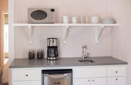 Fredericksburg Apartamento | Hot Tub, King Bed, Walk to Main, Luxe Bath - No. 2