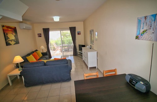 Peyia Town Casa | Direct access to the pool from the garden. A sandy beach is a few minutes away.