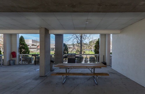 Pigeon Forge Cabina | Riverfront Condo Pigeon Forge/Mt. LeConte Views