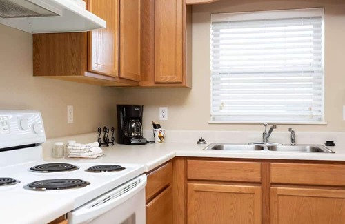 Pigeon Forge Cabina | Riverfront Condo Pigeon Forge/Mt. LeConte Views
