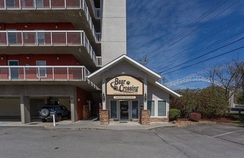 Pigeon Forge Cabina | Riverfront Condo Pigeon Forge/Mt. LeConte Views