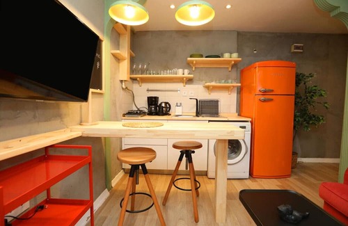 Cihangir Apartamento | Charming Flat Close to Transit Hub in Central
