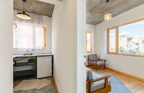 Istanbul City Center Apartamento | Stylish Flat w Patio Near Red Church in Fatih