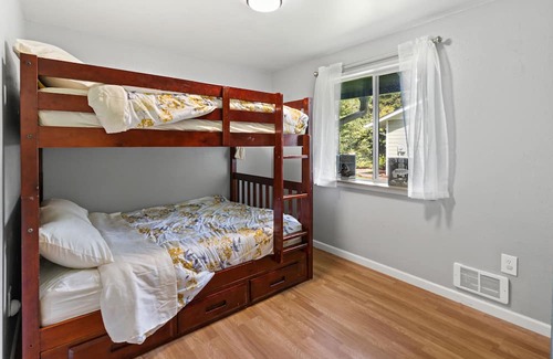 Forks Cabaña | Mayberry Cottage minutes to La Push Beach