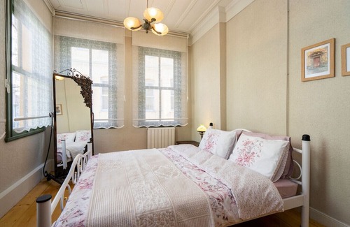 Balat Apartamento | Classy Duplex Apartment w Balcony Near Golden Horn