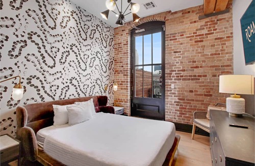 Central Business District Casa | Roami at The Brandywine |Rooftop Pool |4 Bed Combo
