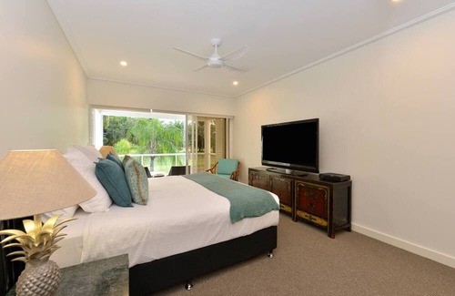 Port Douglas Casa | Fairway Vistas A Group Escape at Mirage Resort