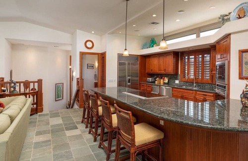 Kamuela Condominio | Exclusive Paradise: Luxurious Villa with Private Beach Access!