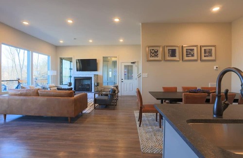 Chalet Village North Cabina | Skinny-Dippin - Indoor Heated Pool, Dog Friendly