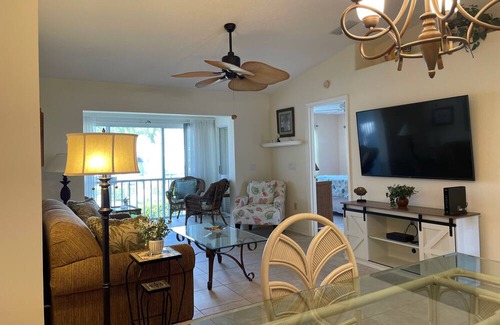 Braden River Condominio | Updated And Located behind Nathan Henderson Park. Home of World Rowing Champ....