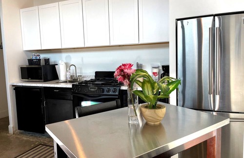 Downtown Anchorage Casa | Skyline 104: Modern 1-Bedroom Suite