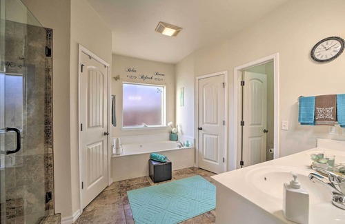 Broken Arrow Casa | Spacious Broken Arrow Retreat: Yard + Grill!