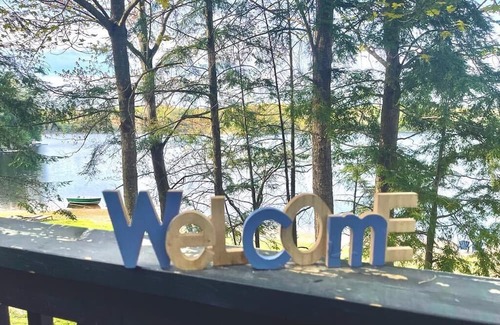 Muskoka Lakes Cabina | HK’S Love Den (Premium Lakefront View~ Muskoka Lake Cottages #1)