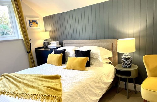 Mevagissey Casa | Stunning private villa for 6 guests with TV and pets allowed