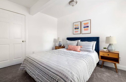 Lakewood Casa | Newly Renovated Modern Bungalow Minutes from DT