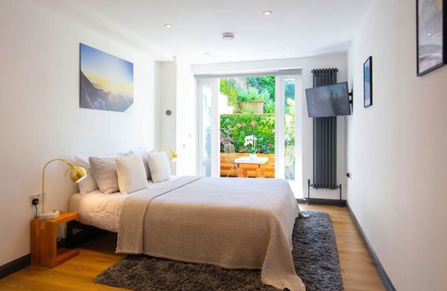 Coldharbour Apartamento | Retreat with Steam room, KING bed near tube