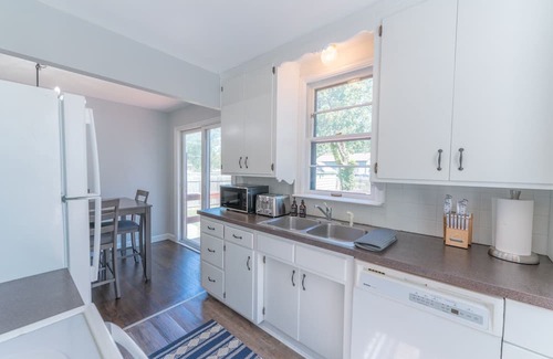 Richfield Casa | perfect relaxing home in convent location to stay for business or personal use..