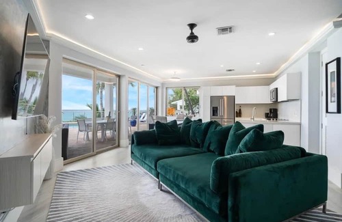 Nassau Casa | Perfect Getaway! Luxurious Modern Oceanfront Villa w/Pool + More @ Nassau