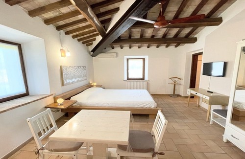 Limiti Villa | Spello By The Pool - Sleeps 11 - Wifi, air Con, Pool for Your Exclusive use !