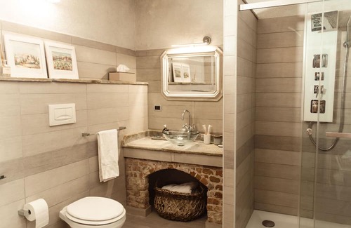Gassino Torinese Cama Y Desayuno | Suite del Camino - country chic with heated whirlpool in the garden