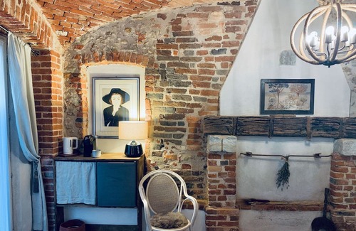 Gassino Torinese Cama Y Desayuno | Suite del Camino - country chic with heated whirlpool in the garden
